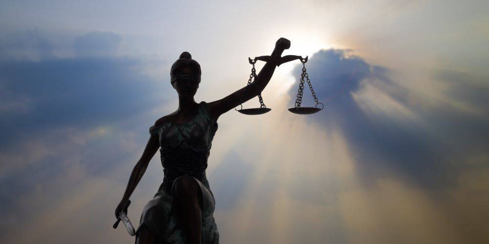 איפה שיש כוח, אין אמת