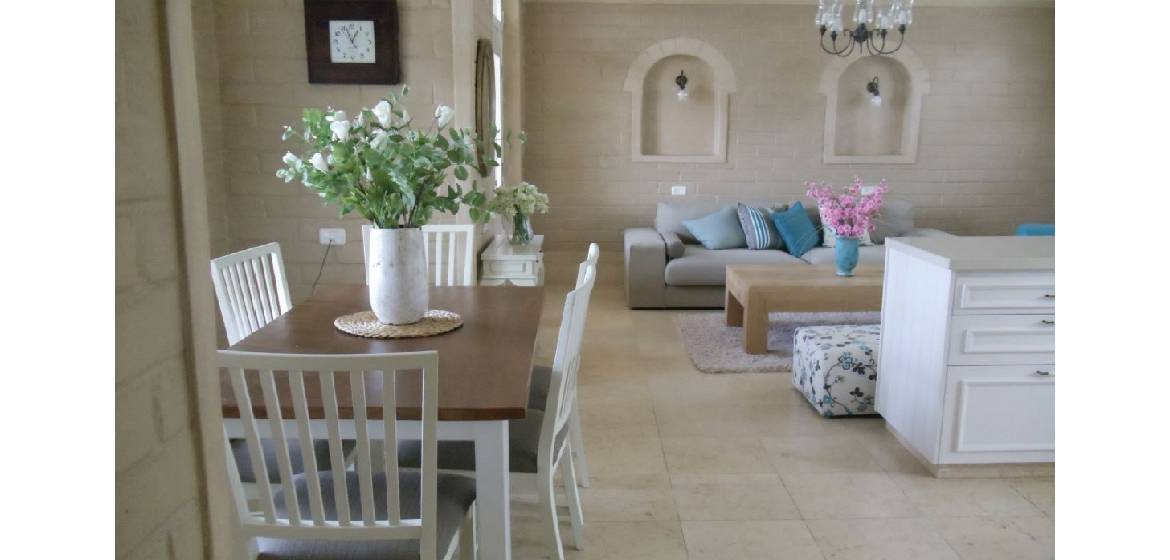 מה זה ירוק מבחוץ וירוק מבפנים