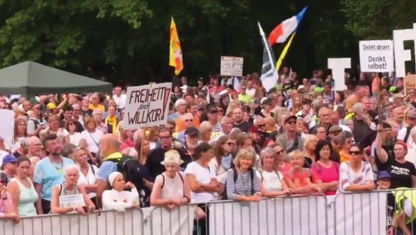 קהל באירוע לציון 75 שנה למשפטי נירנברג