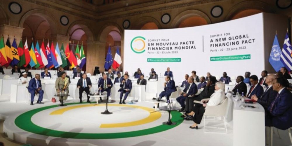 מקרון בפסגת הפיננסים בפריז: ״העולם זקוק לשוק פיננסי כדי להילחם בהתחממות הגלובלית”